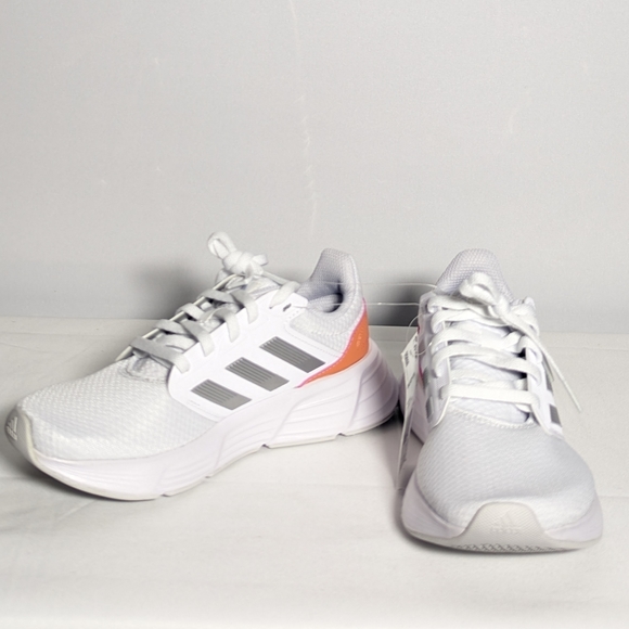 NEW adidas Womens Galaxy 6 Running Shoe Sz 7 white/grey - Picture 2 of 4